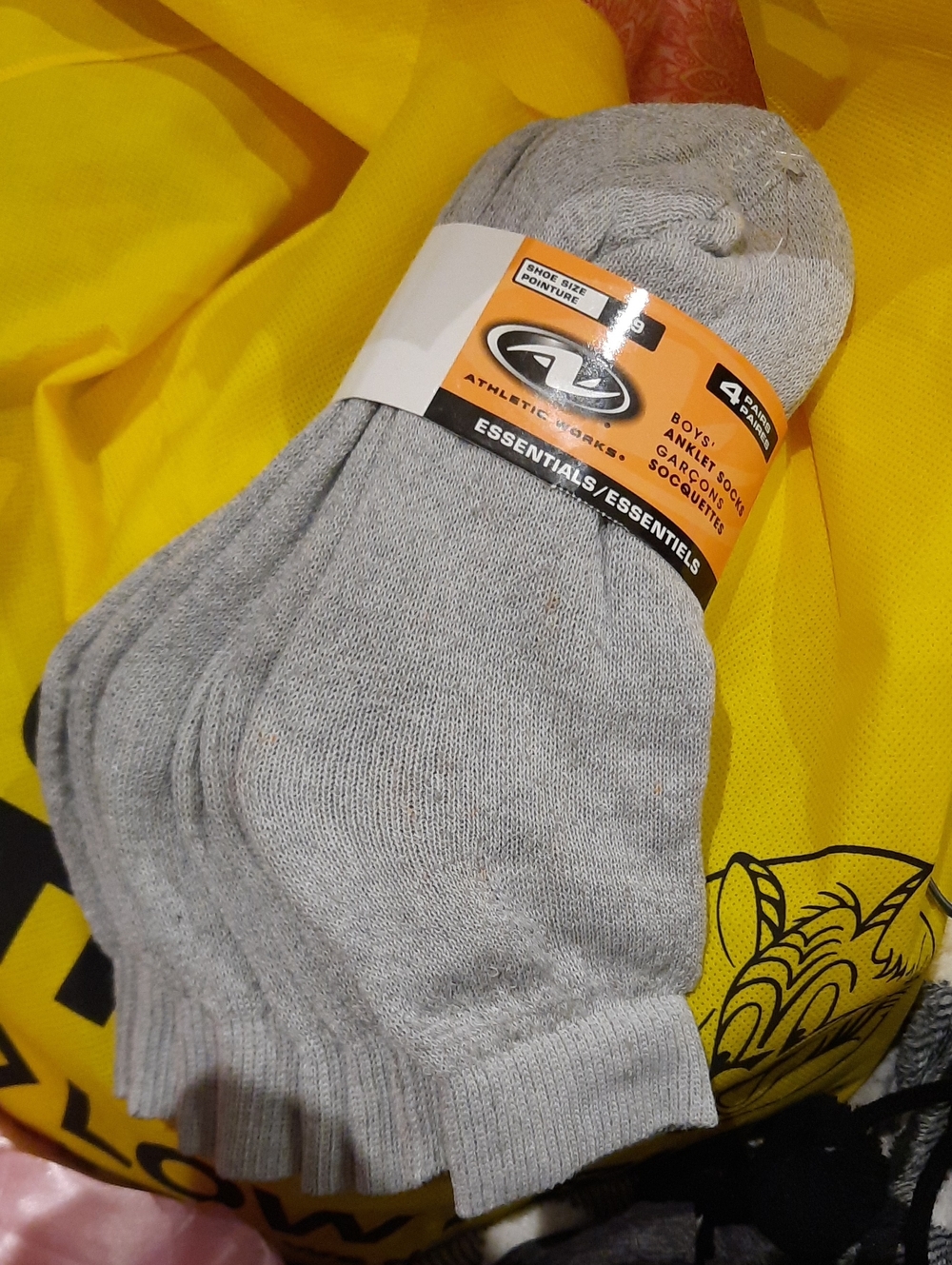 NWT BOYS Athletic Works Light Gray Ankle Socks - 4 Pack Shoe Size 3-9